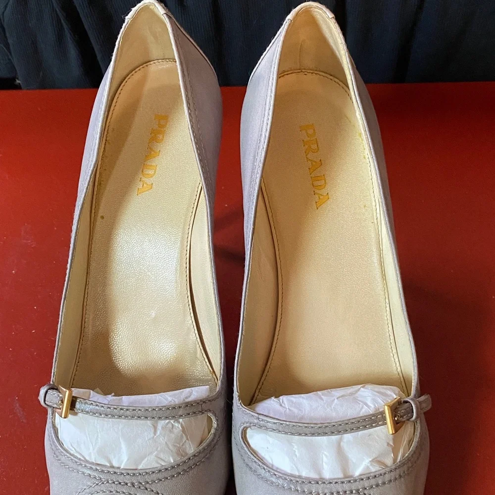 Prada Women's Elegant Gray Peep-Toe Heels size 41 - Picture 2 of 5
